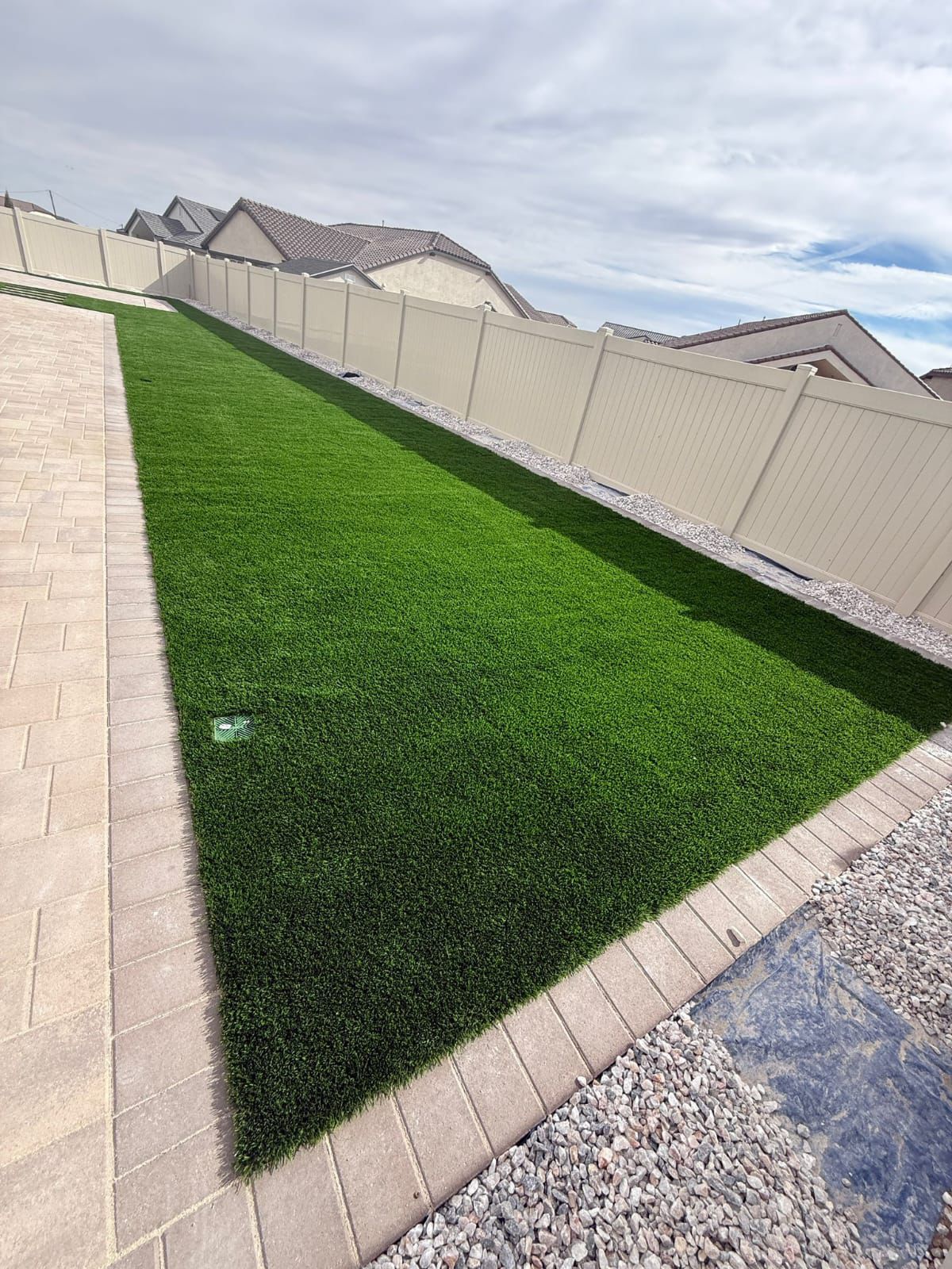 Side Yard Turf Strip With Paver Edge